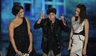 Nikki Reed (l.),  Jackson Rathbone (M.) und Kristen Stewart sind Los Angeles mit Scream Awards für den besten Fantasyfilm ausgezeichnet worden. Foto: ap