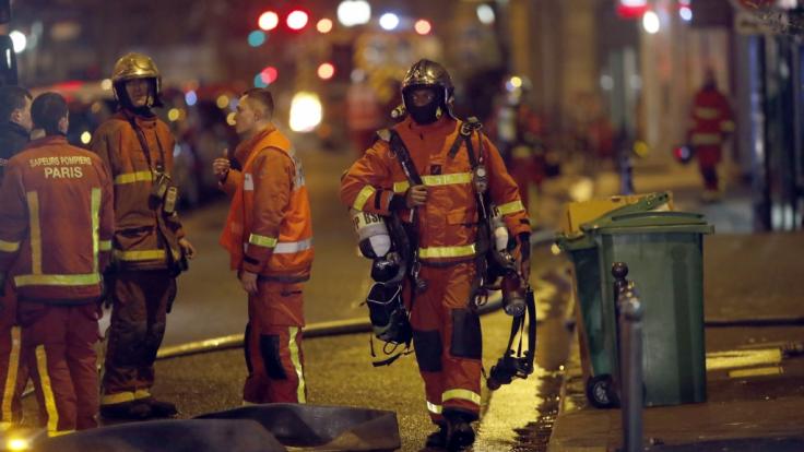 Bei einem Großbrand in Paris kamen mindestens acht Menschen ums Leben.