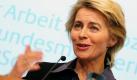 Bundesarbeitsministerin Ursula von der Leyen (CDU) hat auf einer Pressekonferenz in Berlin nichts Gutes zu verkünden: Die Zahl der Arbeitslosen in Deutschland ist im Dezember 2010 unter anderem wegen des frühen und heftigen Wintereinbruchs auf 3.016.000 gestiegen. Das waren 85.000 Menschen mehr als im November und eine Viertel Million weniger Jobsuchende als vor einem Jahr. Foto: dpa