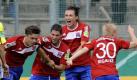 So sehen Sieger aus: Spieler der SpVgg Unterhaching bejubeln den 1:1-Ausgleich gegen den Bundesligisten SC Freiburg. Dank zweier Elfmetertreffer zog der Drittligist aus München mit einem 3:2 in die zweite Runde ein. Foto: dapd
