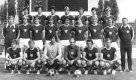 Werder Bremen ging im Hinspiel beim BFC Dynamo Berlin völlig unter. Die Schützlinge eines gewissen Otto Rehagel unterlagen dem Stasiclub mit 0:3 und konnten froh sein, dass die Klatsche nicht höher ausfiel. Vor den Olympischen Sommerspielen von Seoul propagierte die DDR wieder einmal ihre Überlegenheit im Sport. Doch im Rückspiel drehte Werder Bremen das Ergebnis, gewann 5:0. Als Wunder von der Weser ging das Spiel in die Geschichtsbücher ein. In 32 deutsch-deutschen Europacup-Duellen gewann lediglich neunmal die DDR. Foto: wikipedia/Bundesarchiv