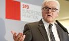 Auch wenn man es heute nicht mehr vermuten mag: Frank-Walter Steinmeier hielt zehn Jahre lang jeden Sonntag für seinen Heimatverein TuS 08 Brakelsiek die Knochen hin. «Anfangs in der Abwehr, dann als Libero, später im rechten Mittelfeld», schreibt der Politiker auf seiner Homepage. Großes Kämpferherz und langen Atem, attestiert er sich. Entspannen kann der Vorsitzende der SPD-Bundestagsfraktion bei der ARD-Vorabendserie Türkisch für Anfänger.
 
  Foto: dapd