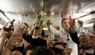 Platz 5: Alkohol ist eine der ältesten Drogen der Menschheit, die zehntausende Todesfälle jährlich verzeichnet. Das Problem: Sie ist billig und leicht zugänglich, dringt schnell zum Hirn vor und sorgt bei jeder Party für gute Laune - aber auch zu Übelkeit, Erbrechen, Gleichgewichtsproblemen sowie bei dauerhaftem Konsum zu Herz-, Nieren und Magenleiden. Foto: dapd