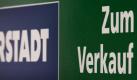 Der Finanzinvestor Triton hat ein Angebot für eine Übernahme von Karstadt vorgelegt. Die Zeit drängt. Bereits Ende Mai will das Essener Amtsgericht über den Insolvenzplan beschließen. Bis dahin müssen noch mehrere Bedingungen erfüllt werden. Auf dem Spiel stehen 25.000 Arbeitsplätze und 120 Warenhausstandorte. Foto: dpa
