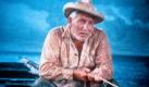 Spencer Tracy in Der alte Mann und das Meer: Ganz allein schippert Tracy in diesem Filmklassiker aus dem Jahr 1958 über das Meer - und nahezu alleine bestreitet er den Film nach einer Novelle von Ernest Hemingway. Für die Darstellung des alten Mannes, der nach monatelangem Pech den größten Fang seines Lebens macht, heimste der Schauspieler eine Oscar-Nominierung ein. Was allerdings stört: Es ist eindeutig zu erkennen, dass der alte Mann statt auf offener See im Studio vor der Leinwand schippert und der Riesen-Schwertfisch nur aus Pappe ist. Foto: dpa