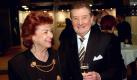 Fritz Walter nebst Gattin Italia: Der Pfälzer heiratete die Italienerin 1948 und war über 50 Jahre mit ihr verheiratet. Als sie 2001 starb, verging bis zu seinem Tod nur ein halbes Jahr. Fritz Walter starb im Alter von 81 Jahren am 17. Juni 2002 - während der Fußball-WM in Südkorea und Japan.
 Foto: dpa