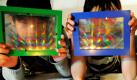 Dilek (links) und Dominik aus der fünften Klasse der Mierendorff Grundschule in Charlottenburg staunen im Exploratorium in Potsdam, wie sich Licht in seine Bestandteile zerlegen lässt. Die Experimentierreihe Lizenz zum Forschen zeigt den Kindern im Jahr des Films 2011 die naturwissenschaftlichen Grundlagen des Mediums.  Foto: dpa