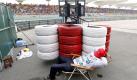 Ist das langweilig... Ein Helfer macht am Rand des Formel-1-Kurses von Schanghai ein Nickerchen. Foto: Diego AZubel Foto: dpa