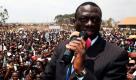 Kizza Besigye, Kanididat der grössten Oppositionspartei Forum for Democratic Change Ugandas, während einer Wahlveranstaltung für die heute stattfindenden Präsidentschafts- und Parlamentswahlen. Wahlforscher rechnen mit einem leichten Anstieg an Stimmen für seine Partei, die Mehrheit der Bevölkerung wird allerdings den amtierenden Präsident Yoweri Museveni wählen.  Foto: dapd