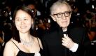 Es war der Seitensprung der frühen 1990er Jahre mit einem Mann im Mittelpunkt, der sonst kein Wässerchen zu trüben imstande zu sein scheint: Woody Allen. Als dessen Ehefrau, Schauspielerin Mia Farrow, 1992 herausfindet, dass Allen ein Verhältnis mit Adoptivtochter Soon-Yi Previn hat, wird die Scheidung eingereicht. Der neurotische Regisseur und seine ehemalige Adoptivtochter haben im Dezember 2007 geheiratet.  Foto: dpa