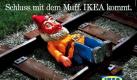 Eine zeitlang versuchte sich auch Ikea an kontroversen Motiven. Hier 2001 in Regensburg, wo das Plakat am Bahnhof nach Beschwerden abgehängt wurde. Foto: ddp