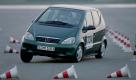 Mit der A-Klasse wird der Elch-Test zum Debakel: Bei extremen Ausweichmanövern kann das Auto umkippen. Foto: pi