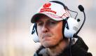 Der deutsche Formel-1-Rennfahrer Michael Schumacher von Mercedes GP beobachtet auf der Rennstrecke im spanischen Valencia die Testfahrten der anderen Teams. Auf der Rennstrecke prüfen die Fahrer bis Donnerstag die neuen Autos und Reifen für die Saison 2011.  Foto: dpa