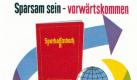 Ein Plakat der Sparkassen von 1957 - hier stand der Grundgedanke des Sparens im Vordergrund. Dabei war der Weltspartag auch immer ein Abbild der Trends rund um Vorsorge und Vermögensbildung: In den 1950er und 1960er Jahren stand das Eigenheim im Mittelpunkt, anschießend war es der Konsum. Heute stehen die Altersvorsorge und das Bildungssparen an erster Stelle. Foto: Deutscher Sparkassen- und Giroverband
