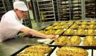 In der Erzgebirgischen Backwaren GmbH in Annaberg-Buchholz hat die Backsaison für die Original Erzgebirgischen Butterstollen begonnen. Täglich werden bis zu viertausend Stollen gebacken. Die ersten Stollen sind für Kunden in Kanada, Spezialitätenhäuser in Deutschland und Handelsketten bestimmt. Foto: dapd