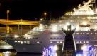Die Louis Majesty im Hafen von Barcelona: Zwei Passagiere des Kreuzfahrtschiffes sind am Mittwoch vor der spanischen Küste von einer acht Meter hohen Welle erfasst und getötet worden. Bei den Opfern handelt es sich um einen Deutschen und einen Italiener, wie die griechische Küstenwache mitteilte. Sechs weitere Personen erlitten leichte Verletzungen. Foto: dpa