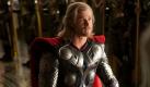 Chris Hemsworth ist als Titelfigur in demHollywood-Streifen Thor zu sehen. Das 3D-Spektakel, in dem auch die Oscar-Preisträger Anthony Hopkins und Natalie Portman brillieren, spielte am ersten Wochenende nach dem Filmstart in den USA und Kanada bereits rund 66 Millionen Dollar ein. Damit konnte sich die Comic-Verfilmung an die Spitze der US-Kinocharts setzen. In Deutschland läuft der Film seit Ende April. Foto: dpa