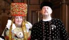 Teilnehmer des Deutschen Trachtentages 2011 in Österten-Tracht posieren am Samstag (14.05.11) in Altenburg. Der deutsche Trachtentag ist die Bundesdelegiertenkonferenz des Deutschen Trachtenverbandes. Der Verband bereitet sich mit der dreitägigen Tagung auf das Deutsche Trachtenfest 2012 vor. Foto: dapd