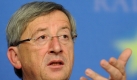Luxembourg's Prime Minister and Chairman of the Eurogroup Council Jean-Claude Junker (R) gestures during a news conference at the end of the Eurogroup Finance ministers meeting in Luxembourg, 06 October 2008. EPA/CHRISTOPHE KARABA +++(c) dpa - Bildfunk+++ 
 Foto: dpa