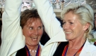 Wer ist der Chef? Tina Theune-Meyer gab den Trainerposten der Frauen-Nationalmannschaft 2005 an Silvia Neid ab, ihre bisherige Assistentin. Vor dem Wechsel gewann man noch gemeinsam die EM. Finalgegner war in England wieder einmal Norwegen gewesen, die 3:1 gegen Deutschland verloren.  Foto: dpa