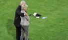 Die Bundesstrainerin müsse sich keine Gedanken über ihre Zukunft beim DFB machen: Silvia Neid ist das Beste, was wir kriegen können, sagte Theo Zwanziger nach dem WM-Aus. Foto: dpa