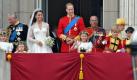 William und Catherine zeigen sich zusammen mit der königlichen Familie auf dem Balkon des Palastes. Foto: dpa