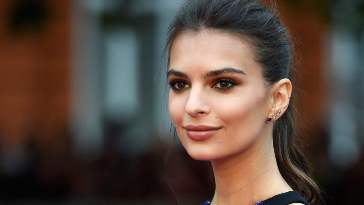 Emily Ratajkowski zeigt sich einmal mehr reichlich nackt.