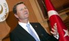 Bei seinem Türkei-Besuch ermuntert Außenminister Westerwelle das Land zu weiteren Reformen für den Weg in die EU. Belastet wird die Reise jedoch von Störfeuer aus Bayern. Die CSU fordert einen sofortigen Abbruch der Beitrittsverhandlungen mit der Türkei. Foto: dpa