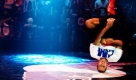 Bei einem Break-Dance-Wettbewerb, ausgerichtet von Red Bull in New York, führt Lilou aus Frankreich seine Performance den Zuschauern vor. Die Teilnehmer treten dabei im Eins gegen Eins Duell an. Der Verlierer des Wettstreits scheidet aus. Foto: ap