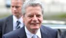 Der studierte Theologe Joachim Gauck war Bürgerrechtler in der DDR und saß in der letzten, der einzigen frei gewählten DDR-Volkskammer. Der 61-jährige Rostocker leitete zehn Jahre lang die Stasi-Unterlagenbehörde und machte sich als Publizist einen Namen. Seine Kandidatur für SPD und Grüne für das Präsidentenamt 2010 brachte ihm über die Parteigrenzen hinweg hohes Ansehen ein. Sollte Wulff zurücktreten, hätte Gauck gute Nachfolgechancen. Foto: dapd