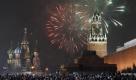 Der Rote Platz in Moskau verwandelte sich zum Silvester-Hotspot der Russen und bot Hunderttausenden vor märchenhafter Kulisse einen spektakulären Start ins Jahr 2012. Foto: dapd