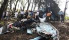 Rescue workers remove bodies from the wreckage of a small commercial airplane after it crashed near the town of Las Mesitas on the outskirts of the capital city of Tegucigalpa, Honduras Monday Feb. 14, 2011. All 14 people aboard were killed, including a high government official and a union leader, authorities said. (AP Photo/Fernando Antonio)

14 Tote bei Flugzeugabsturz in Honduras
Vorspann:	
Text:	
Tegucigalpa (dapd). Beim Absturz eines Kleinflugzeugs in Honduras sind am Montag alle 14 Menschen an Bord ums Leben gekommen. Die Maschine der Central American Airlines verunglückte nach Behördenangaben rund fünf Kilometer von der Hauptstadt Tegucigalpa entfernt. Zum Zeitpunkt des Absturzes herrschte in dem Gebiet Nebel, wie die Feuerwehr mitteilte.

Nach Angaben eines Sprechers von Central American Airlines war die Let L-410 Turbolet auf dem Weg zum internationalen Flughafen Toncontin in Tegucigalpa. An Bord waren zwei Piloten und zwölf Passagiere, darunter ein ranghoher Regierungsmitarbeiter und ein Gewerkschaftsführer.

dapd/667/ah


© 2011 The Associated Press. Alle Rechte Vorbehalten - All Rights Reserved
Ressort:	Vermischtes
Schlagworte:	Luftverkehr/Honduras Foto: dapd