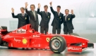 Vor elf Jahren war Todt (r.) dabei, als der neue F300 der Öffentlichkeit vorgestellt wurde. 1998 mit dabei: Testfahrer Luca Badoer, der damalige Ferrari-Präsident Luca di Montezemolo und die beiden Piloten Eddie Irvine und Michael Schumacher (von links). Foto: dpa
