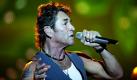 Peter Maffay sang gestern Abend in Berlin im Tempodrom zur Feier seines 40. Bühnenjubiläums. Maffays neues Album Tattoos erscheint morgen. Foto: ap