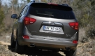 Auch die fehlende Sitzhöhenverstellung auf der Beifahrerseite und weitere Bedienschwächen sind in dieser Klasse untypisch und verwässern den an sich guten Eindruck. Um die klassentypischen Assistenzsysteme macht der Hyundai außerdem einen großen Bogen ... Foto: press-inform