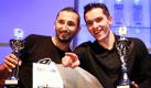Whiskey, Sherry, Zitronensaft, Apfelsaft, Ginger Ale und zwei Stückchen Ingwer: Mit dieser Kombination hat der Kölner Barkeeper Stephan Hinz (rechts) den Titel des Deutschen Meisters im Cocktail-Mixen 2010 in Köln errungen. Tony Oliviero (links) aus Frankfurt am Main wurde Sieger der Deutschen Cocktail-Meisterschaft 2010 in der Kategorie Freestyle/Flairtending. Foto: dpa