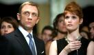 Bond zusammen mit der MI6-Agentin Fields (Gemma Arterton). Lediglich im Abspann ist ihr Vorname zu lesen: Strawberry. Eine Anspielung auf das Beatles-Lied Strawberry Fields Forever von John Lennon. Foto: Sony Pictures