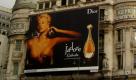 Dior gehört zu den Luxusmarken für die etwas breitere Masse. Für den Duft J'adore zahlt man knapp 100 Euro für ein 7,5-Milliliter-Flakon. Foto: Fred Panassac