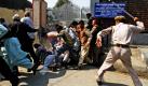 Regierungsbeamte der indischen Provinz Kaschmir demonstrieren in Srinagar für mehr Geld. Die Polizei schlug die Demonstration mit teilweise brutalem Einsatz nieder. Foto: dapd