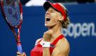 Elena Dementiava aus Russland jubelt, nachdem sie im Match gegen die Australierin Samantah Stosur bei den US Open einen Punkt erzielt hat. Das Glück hielt leider nicht an: Die australische French Open-Finalistin setzte sich mit 6:3, 2:6 und 7:6 (7:2) am Ende durch und verhinderte damit Dementiavas Einzug in das Viertelfinale. Foto: dapd