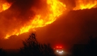 Die schweren Brände in Kalifornien wüten weiter. Die Feuerwehr arbeitet intensiv gegen die Ausbreitung des Feuers. Insgesamt sind schon mehr als 3500 Hektar Waldfläche von den Bränden betroffen. Foto: ap