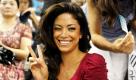 Nicole Johnson sieht nicht nur gut aus inmitten der Zuschauer der Schwimm-WM in Shanghai, sie ist auch Freundin und Badenixe von Schwimm-Star Michael Phelps. Das Publikum umgarnte Johnson, wollte Autogramme und Fotos. Die Ex-Miss-Kalifornien nahm es mit einem Lächeln. Schließlich war sie gefragter als ihr Freund. Foto: dpa