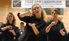 So singen Gehörlose: Bei den Tagen der Laienmusik in Halle begleitet ein Leipziger Gebärdenchor die Musik durch ihre Zeichen. Foto: dpa