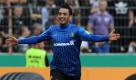 Ahmet Kulabas bejubelt seinen Treffer zum 1:0 im Spiel seiner Trierer Eintracht gegen den FC St. Pauli. In einer dramatischen Begegnung mit zwei späten Toren siegte der Viertligist gegen den Zweitligisten mit 2:1. Foto: dapd