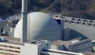 Das Atomkraftwerk Neckarwestheim, aufgenommen am 12.03.2011. Nach dem Atomunglück in Japan denkt die schwarz-gelbe Landesregierung in Baden-Württemberg mitten im Wahlkampf neu über die Risiken der Kernkraftwerke nach. Ministerpräsident Mappus schließt eine Verkürzung der Atomlaufzeiten nicht mehr grundsätzlich aus. Mit einer Menschenkette von Neckarwestheim nach Stuttgart verlangten 60 000 Demonstranten am Samstag den Atomausstieg. Die SPD fordert das Abschalten des Atomkraftwerksblocks Neckarwestheim I. Foto: dpa
