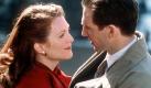 Das Archivbild von 1999 zeigt den Schriftsteller Maurice Bendrix (Ralph Fiennes), der in dem neuen Kinofilm 'Das Ende einer Affäre' (Szenenfoto) Tuchfühlung zu Sarah (Julianne Moore), der Frau seines Freundes Henry Miles, aufnimmt. Oscarpreisträger Neil Jordan verfilmte den gleichnamigen, weitgehend autobiografischen Roman von Graham Greene als dramatische Geschichte einer alles verzehrenden Liebe, deren tragische Fügung durch Eifersucht und Selbstbetrug noch beschleunigt wird. Starttermin des Liebesdramas ist der Donnerstag (24.02.2000). dpa (zu dpa-Korr: 'Das Ende einer Affäre' vom 20.02.2000)  Foto: dpa