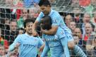 Im Duell um die Vorherrschaft im englischen Fußball hat Scheich-Klub Manchester City beim Rekordmeister und Stadtrivalen Manchester United am Sonntag einen deutlichen 6:1 (1:0)-Auswärtssieg gefeiert. Vor 75.487 Zuschauern im ausverkauften Old Trafford versenkte der Italiener Mario Balotelli im 161. Manchester Derby in der 22. und der 60. Minute jeweils eine Hereingabe von James Milner und stellte die Weichen frühzeitig auf Sieg. In der 69. Minute traf der Argentinier Sergio Agüero nach Vorarbeit von Micah Richards zum 3:0. Foto: dapd