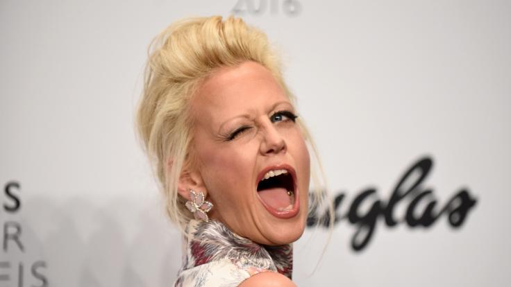 Barbara Schöneberger weiß ganz genau, wie sie ihre Fans glücklich machen kann.