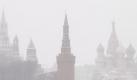 Der Kreml in Moskau ist während eines Schneesturms kaum noch zu sehen. Foto: Yuri Kochetkov Foto: dpa