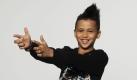Timmy ist 11 Jahre als und kommt aus Köln. Der Racker, der bei DSDS mit Bruno Mars' Grenade an den Start geht, singt viel, tanzt seit einem Jahr und seit zweieinhalb Jahren nimmt er Gesangsunterricht. Timmys 15-jähriger Bruder ist schon ein bisschen berühmt, denn er singt in der Band Apollo 3, die den Titelsong für den Film Teufelskicker gesungen haben. Foto: RTL / Stephan Pick